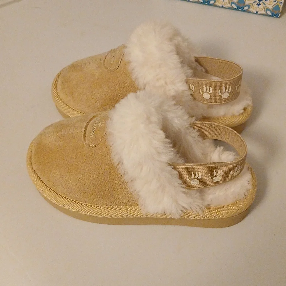 BearPaw Cream Suede Slippers with Plush Lining Little Kids Sz 6